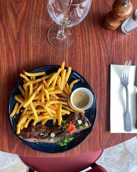 Le restaurant - Le Café Du Palais De Justice - Restaurant Versailles place du marché